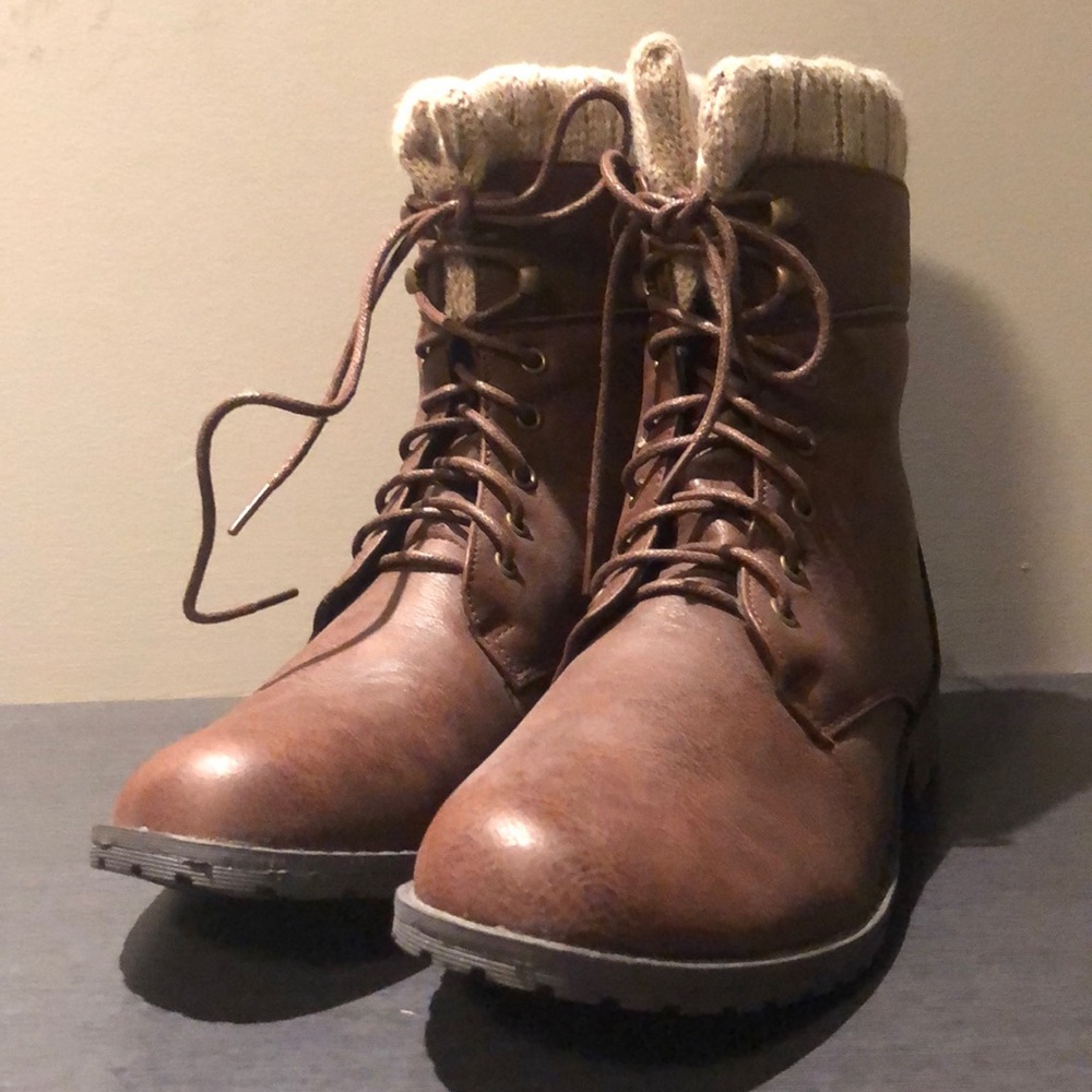 Streetwear Society boots with sweater cuff